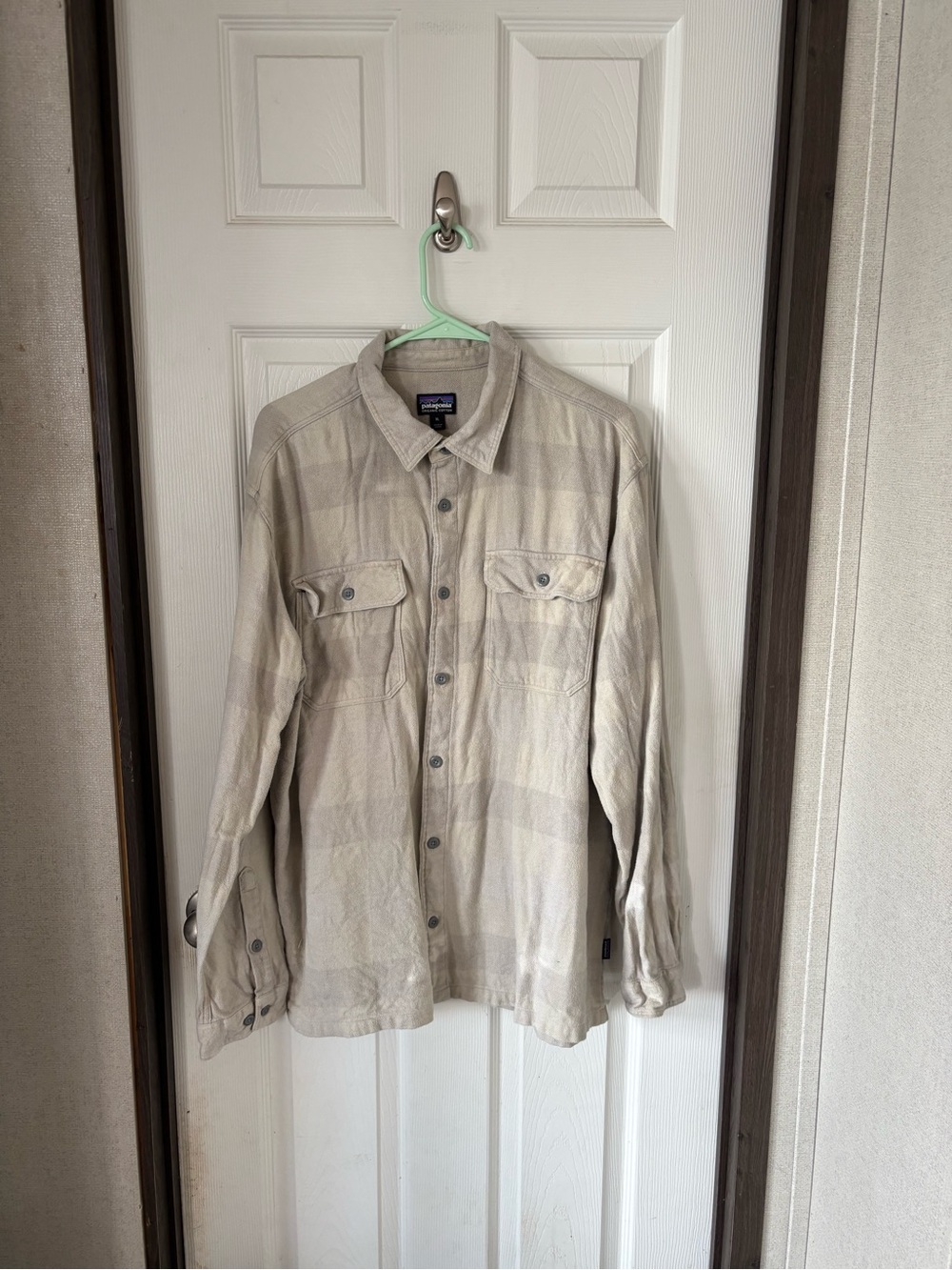 Patagonia Beige Plaid Lightweight Shirt Jacket